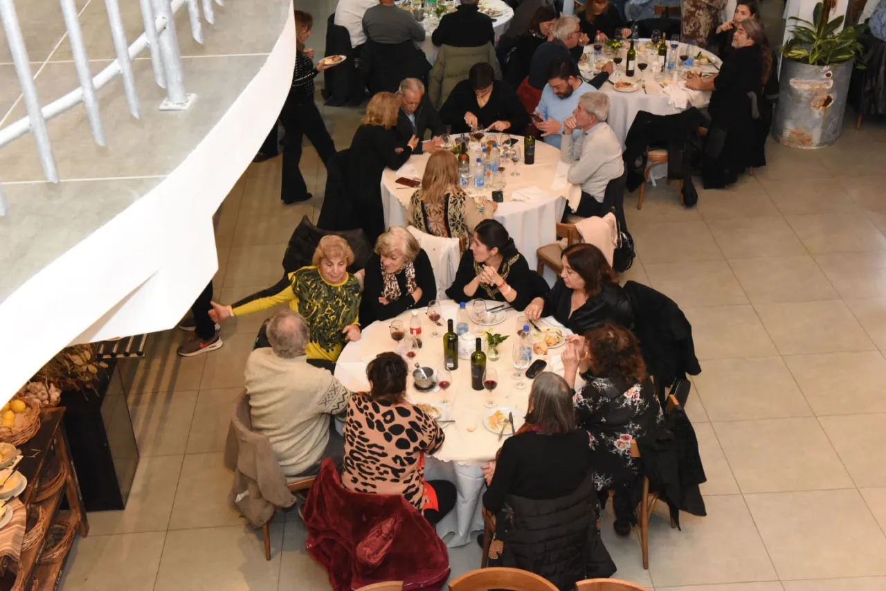 Imagen de Una noche con un propósito: éxito total en la Cena Show a beneficio del Festival de Invierno 2025